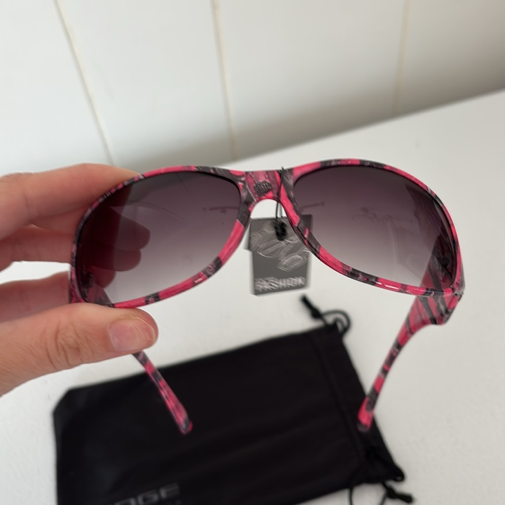 Womans Camo Pink Sunglasses - NEW - Picture 5 of 6